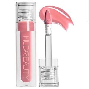 HUDA BEAUTY
Faux Filler Shiny Non-Sticky Lip Gloss color sugar baby